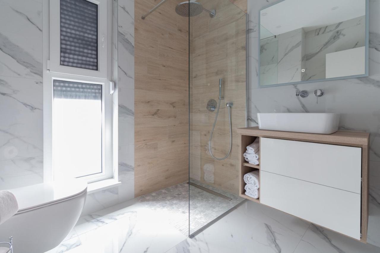 Luxury Beachfront Villa Crystal Aenona - By Ta Leut Agency Nin Bagian luar foto