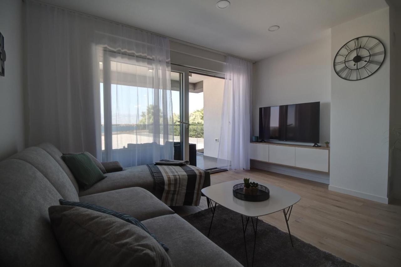 Luxury Beachfront Villa Crystal Aenona - By Ta Leut Agency Nin Bagian luar foto