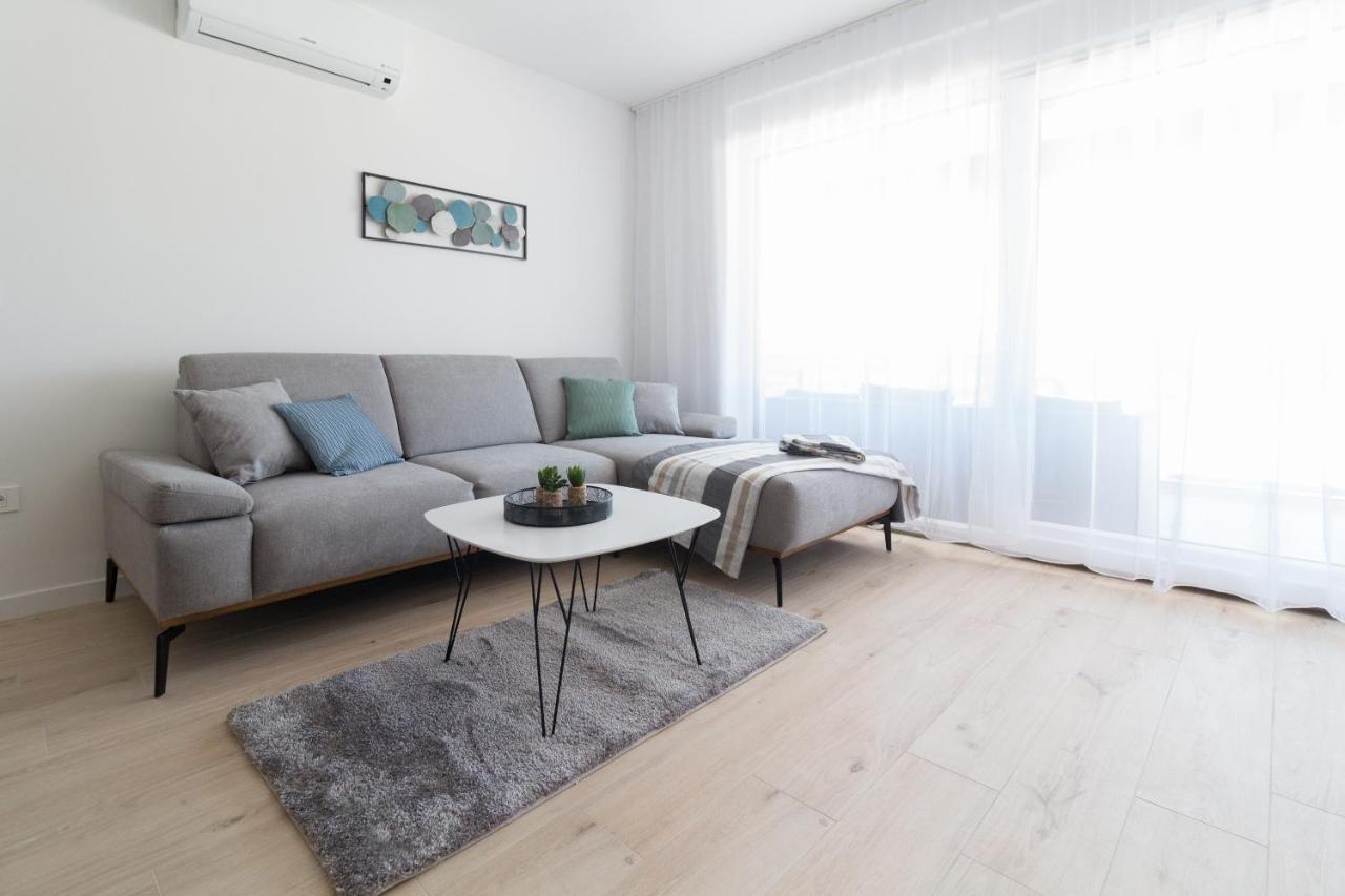 Luxury Beachfront Villa Crystal Aenona - By Ta Leut Agency Nin Bagian luar foto