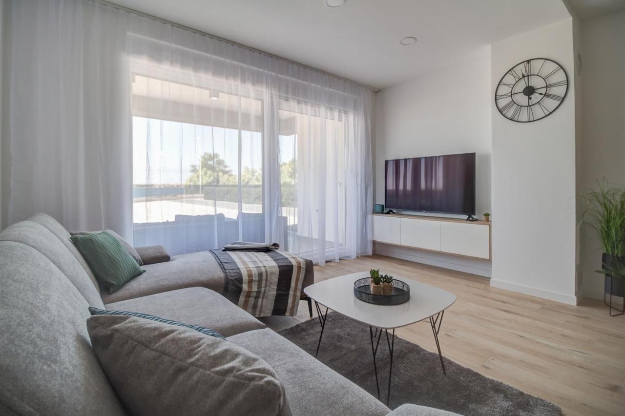 Luxury Beachfront Villa Crystal Aenona - By Ta Leut Agency Nin Bagian luar foto