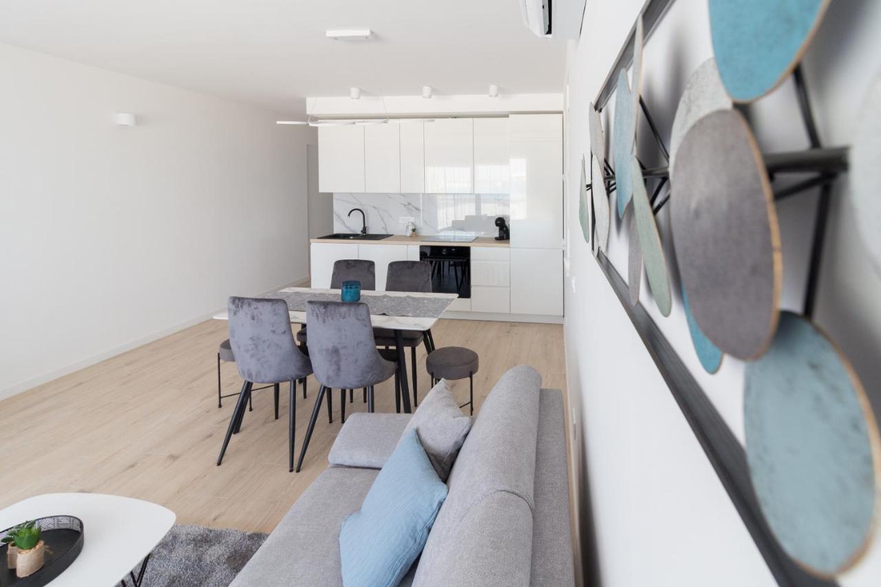 Luxury Beachfront Villa Crystal Aenona - By Ta Leut Agency Nin Bagian luar foto