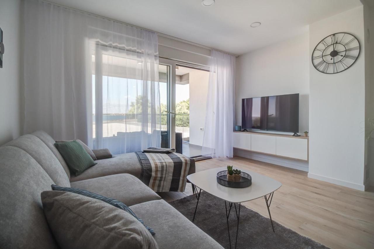 Luxury Beachfront Villa Crystal Aenona - By Ta Leut Agency Nin Bagian luar foto
