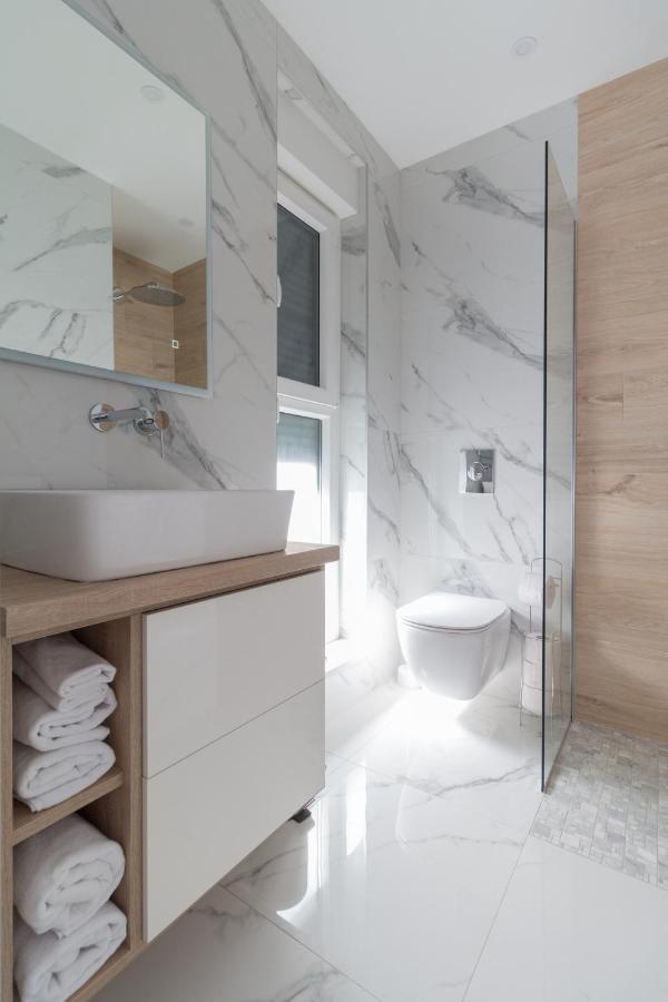 Luxury Beachfront Villa Crystal Aenona - By Ta Leut Agency Nin Bagian luar foto