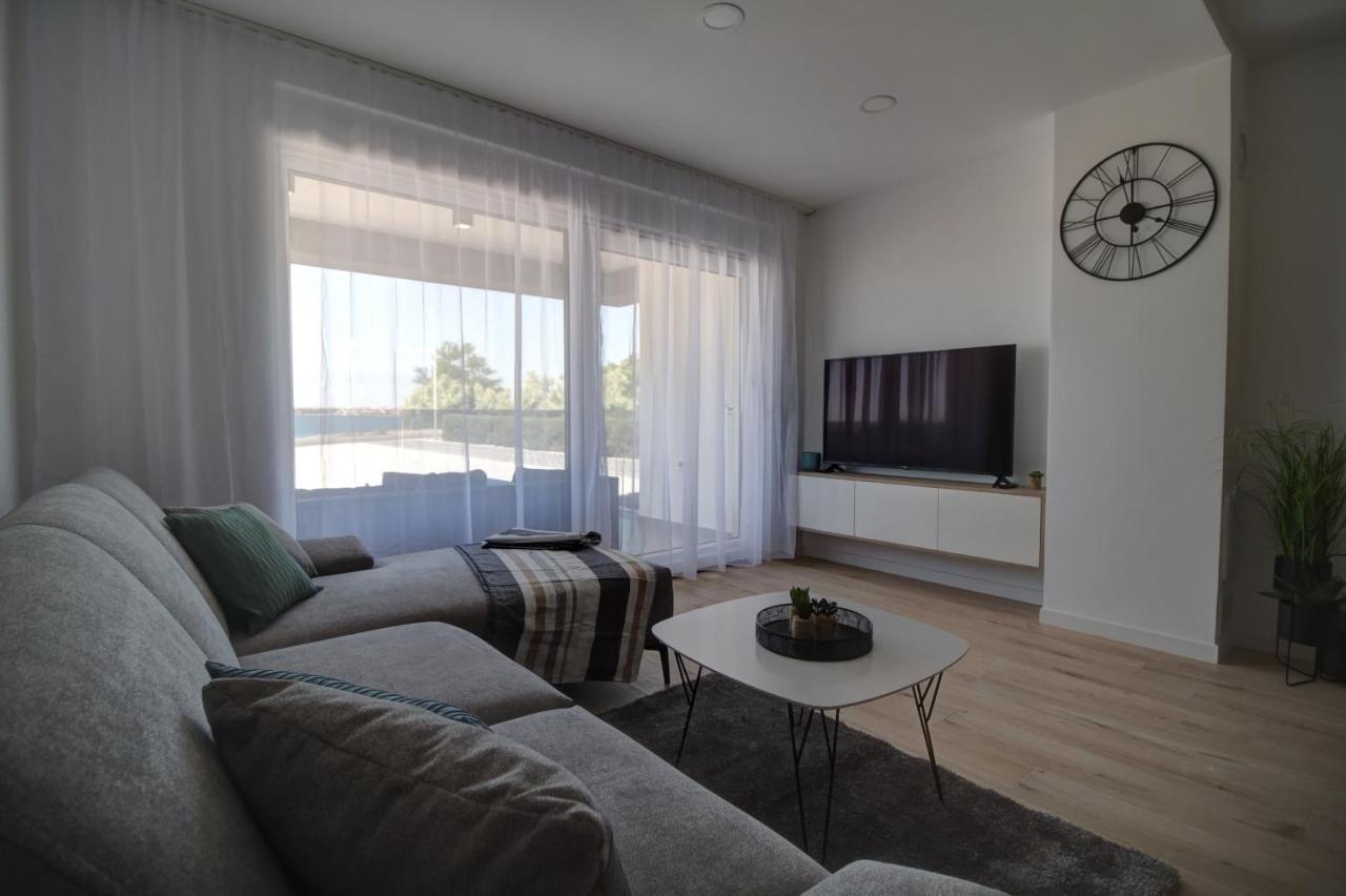 Luxury Beachfront Villa Crystal Aenona - By Ta Leut Agency Nin Bagian luar foto
