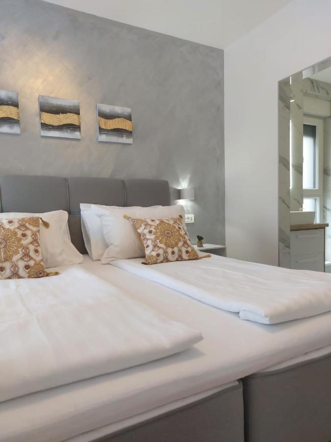 Luxury Beachfront Villa Crystal Aenona - By Ta Leut Agency Nin Bagian luar foto