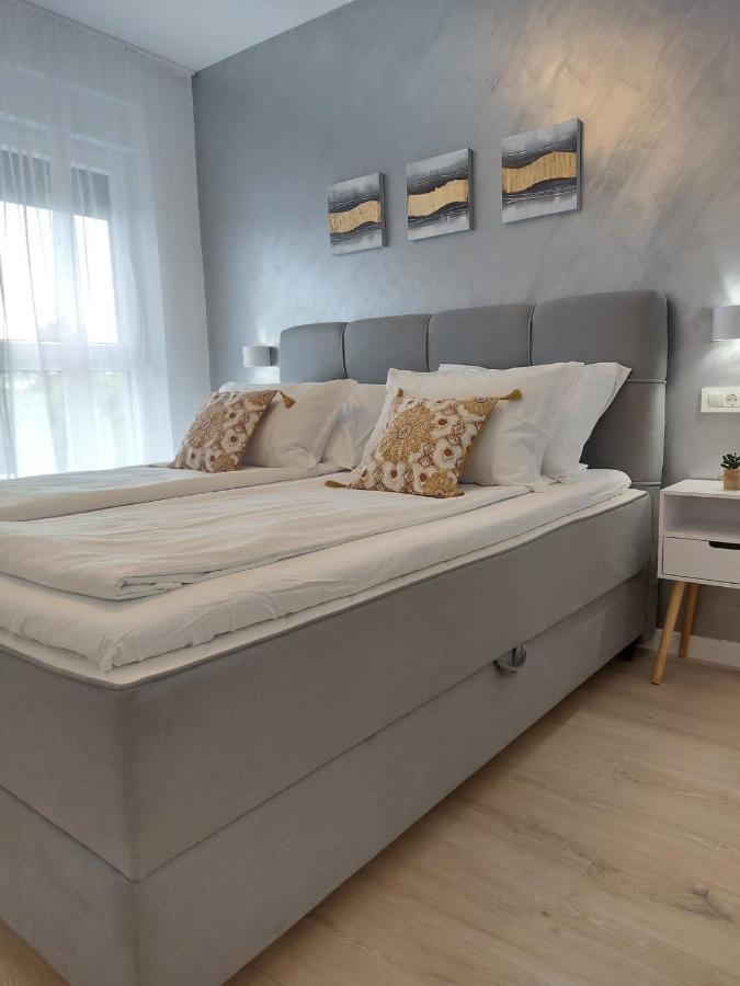 Luxury Beachfront Villa Crystal Aenona - By Ta Leut Agency Nin Bagian luar foto